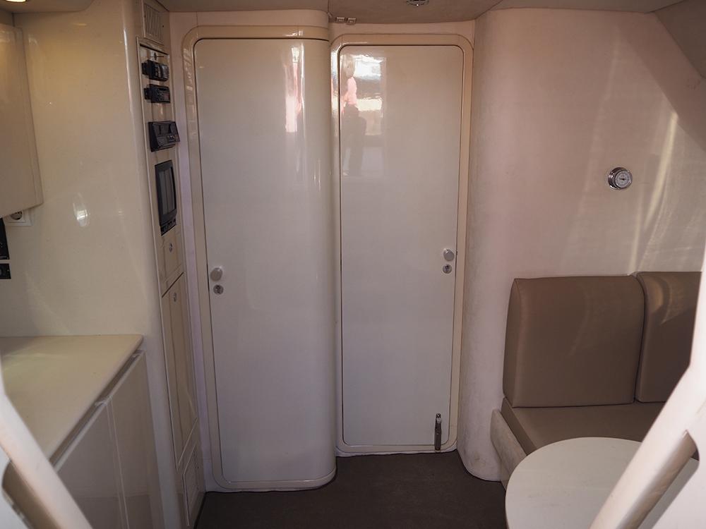 Saloon, Accommodation